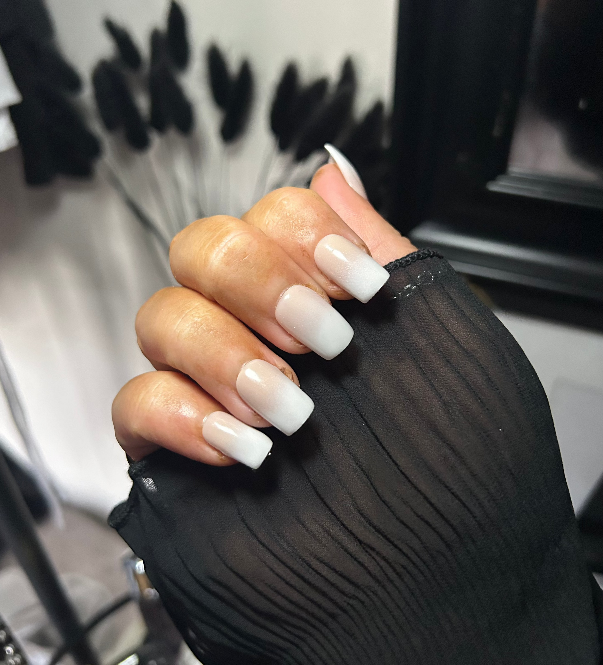 Lumiere Blanche False Nails