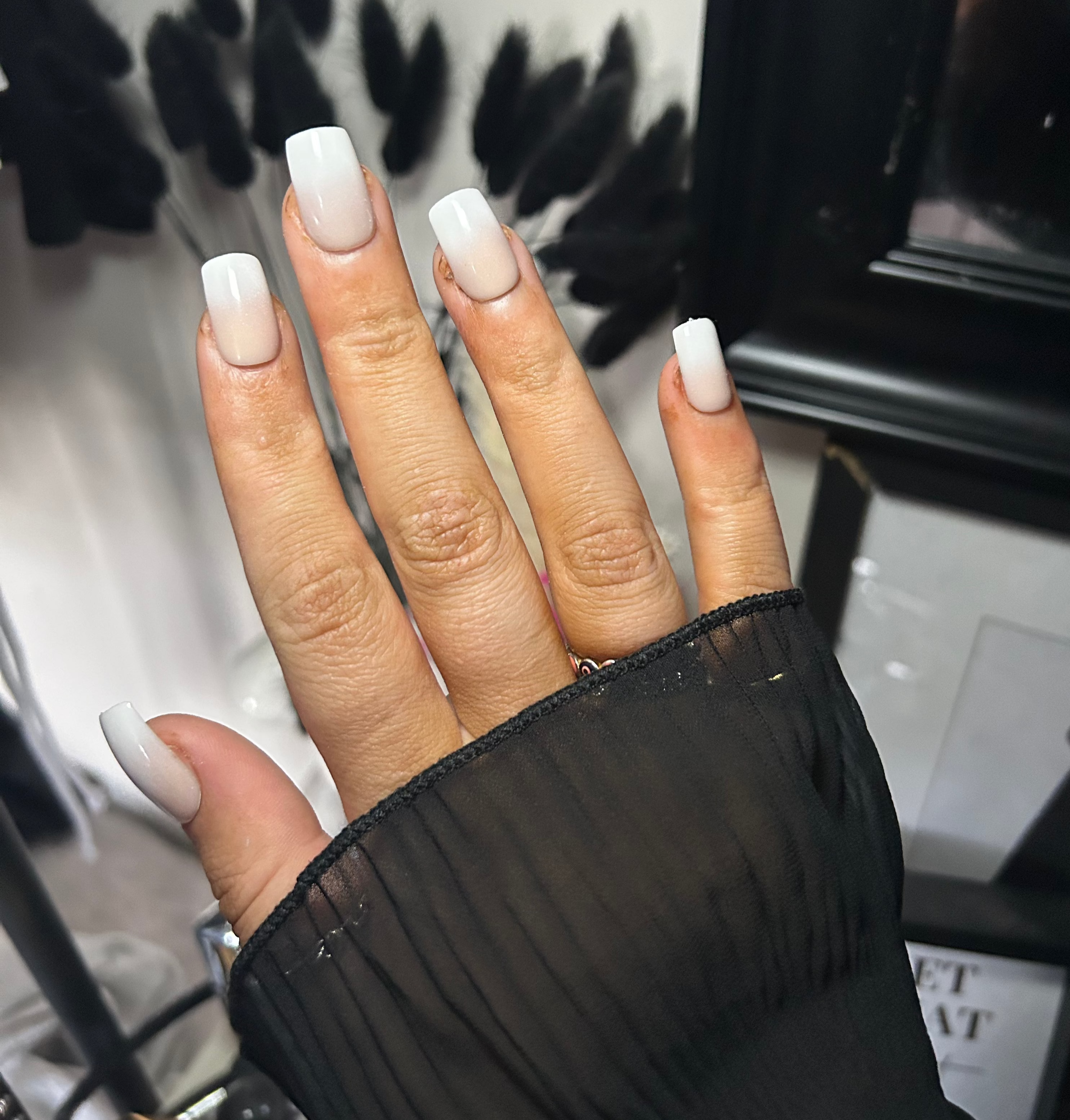 Lumiere Blanche False Nails 1