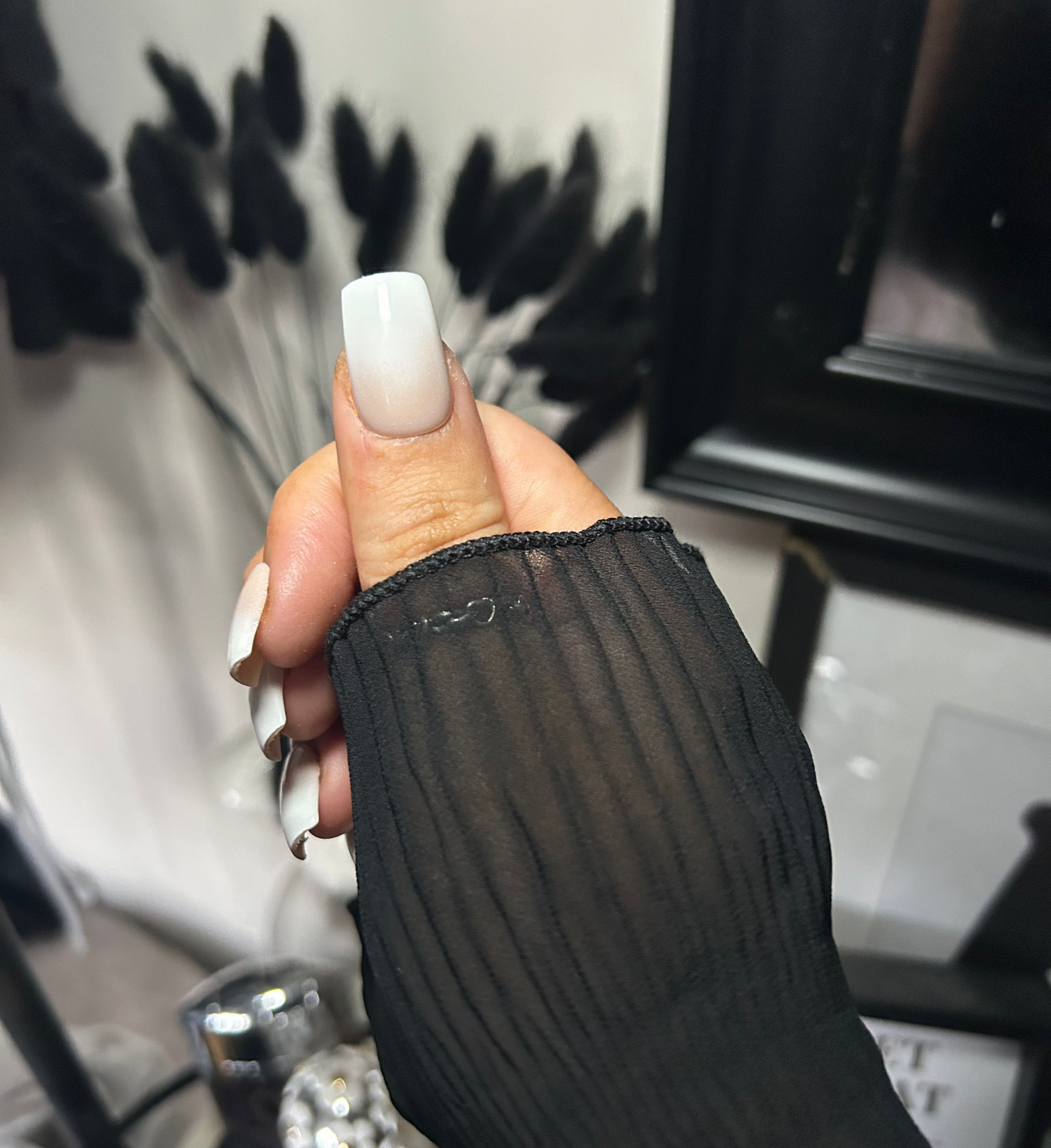 Lumiere Blanche False Nails 2