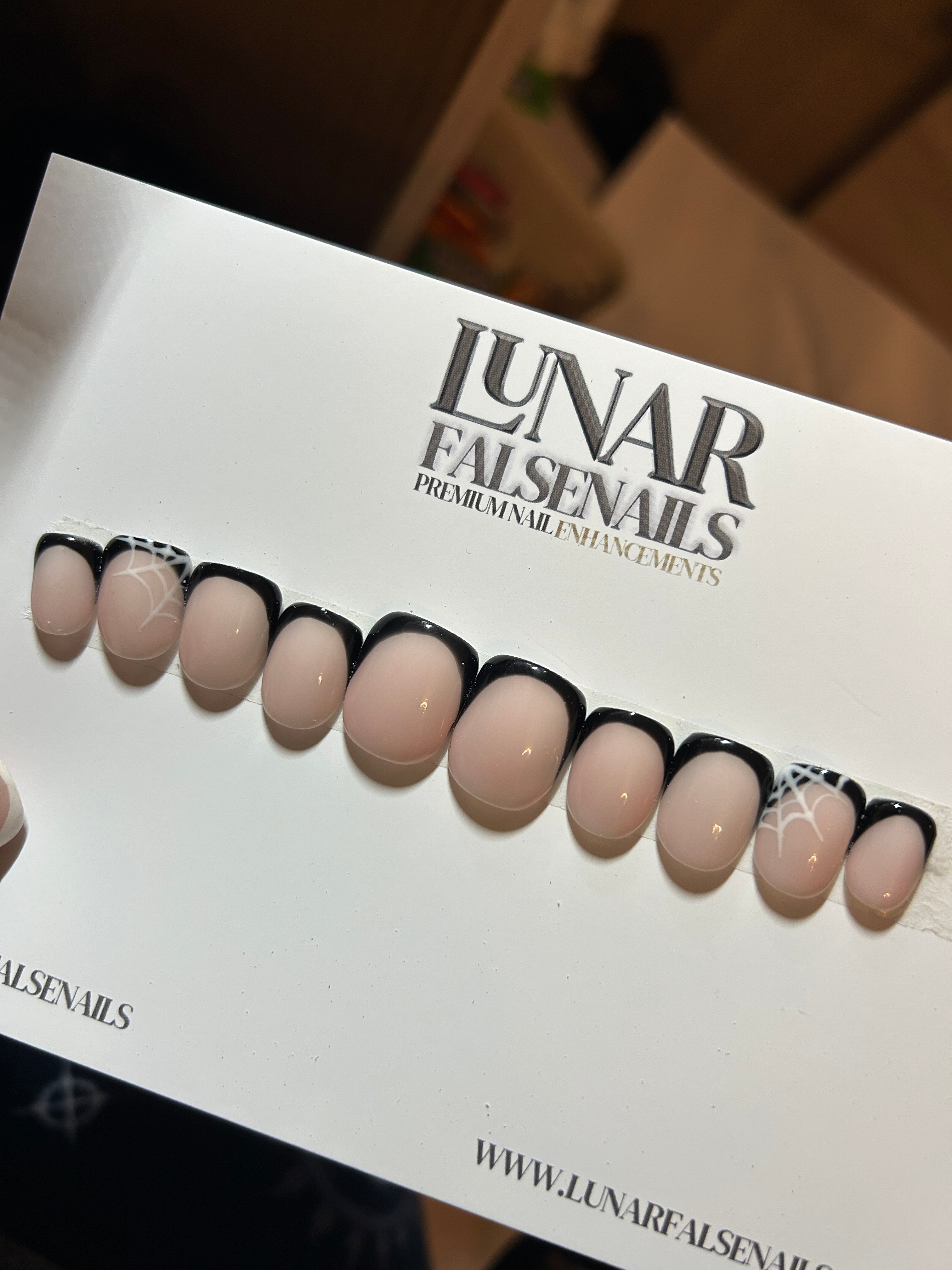 NOIR_VEIL_French_Tip_False_Nails