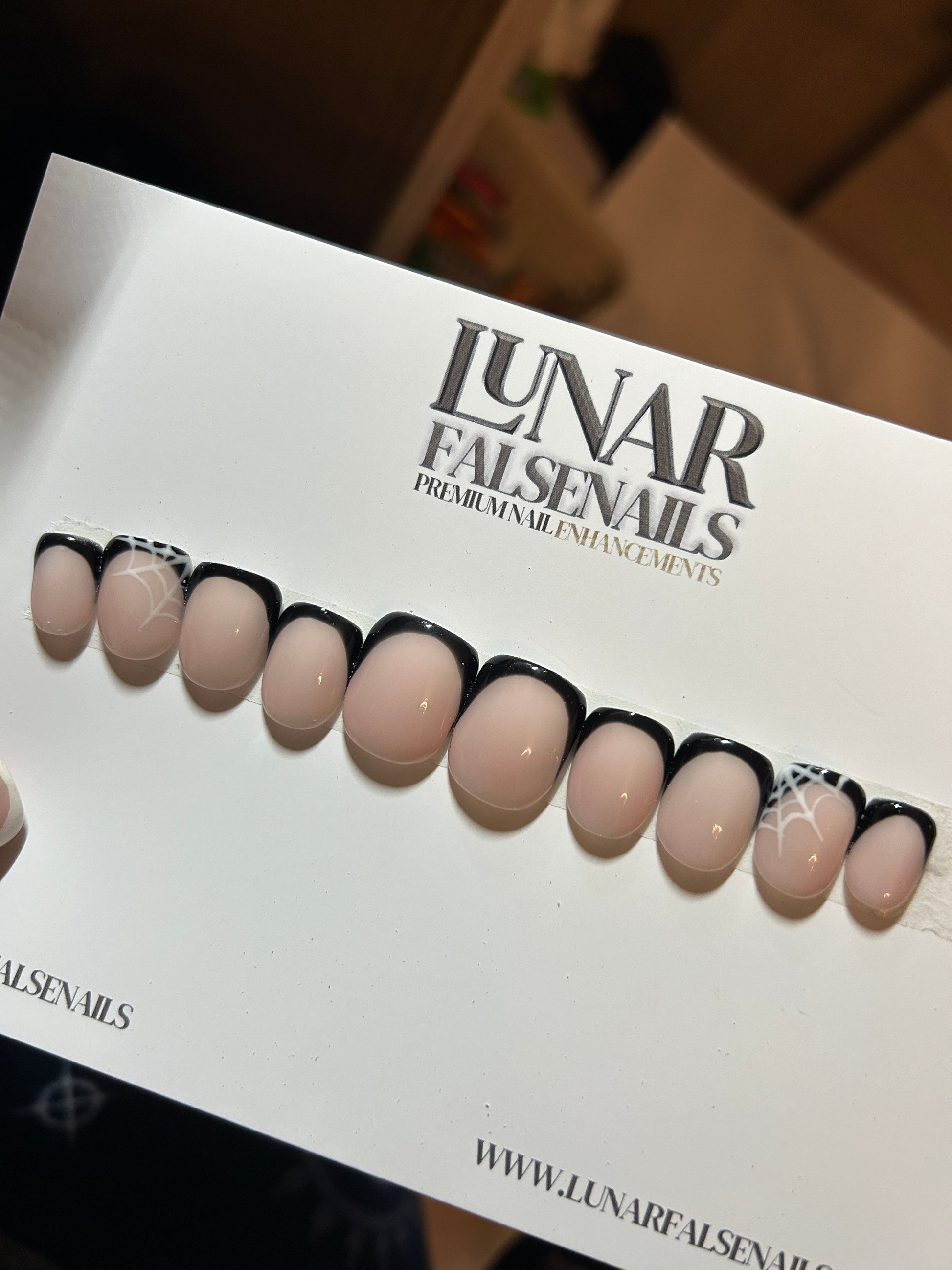 NOIR_VEIL_French_Tip_False_Nails