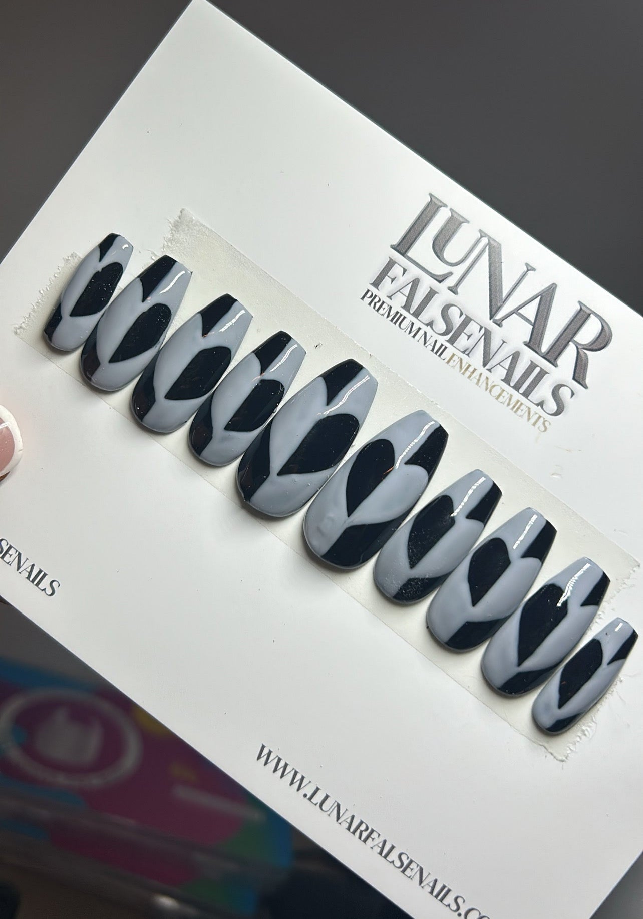 HEART IN REVERSE | False Nails