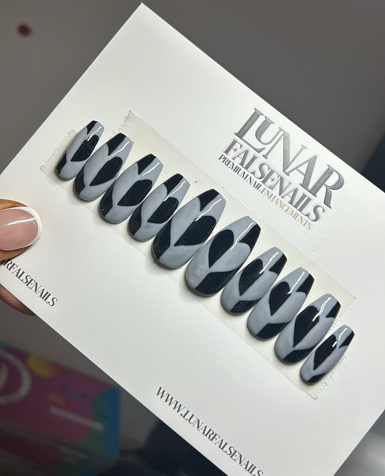HEART IN REVERSE | False Nails