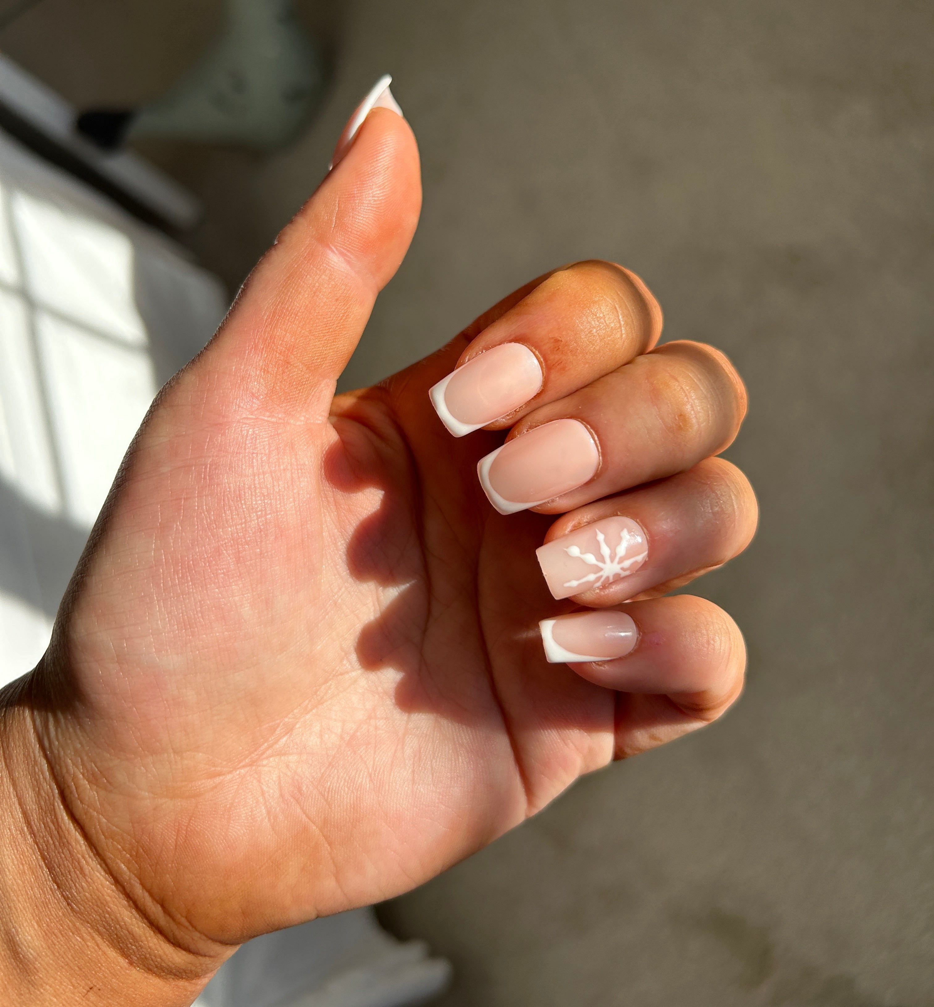 Snowflake French Tip False Nails 1